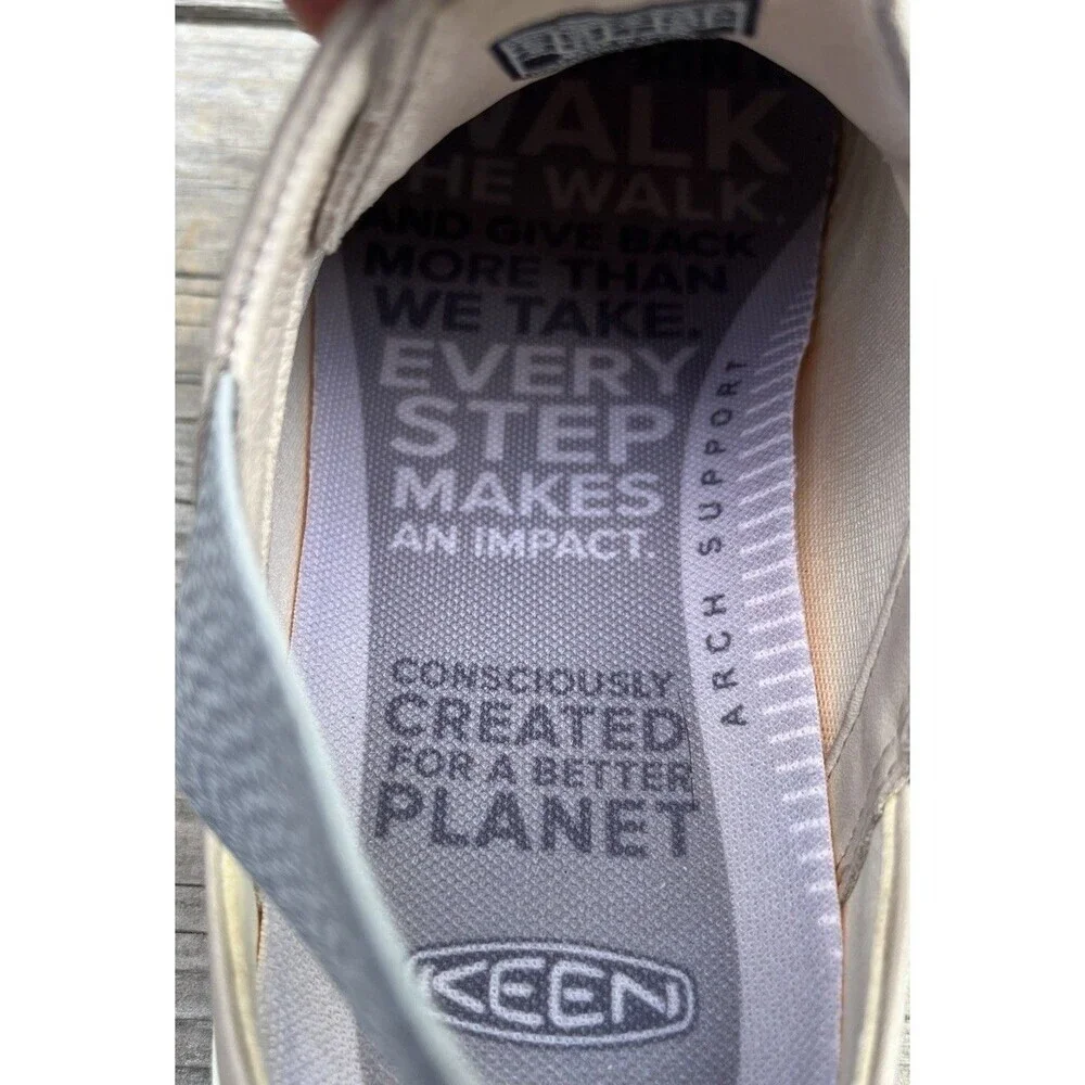 Keen lorelai women